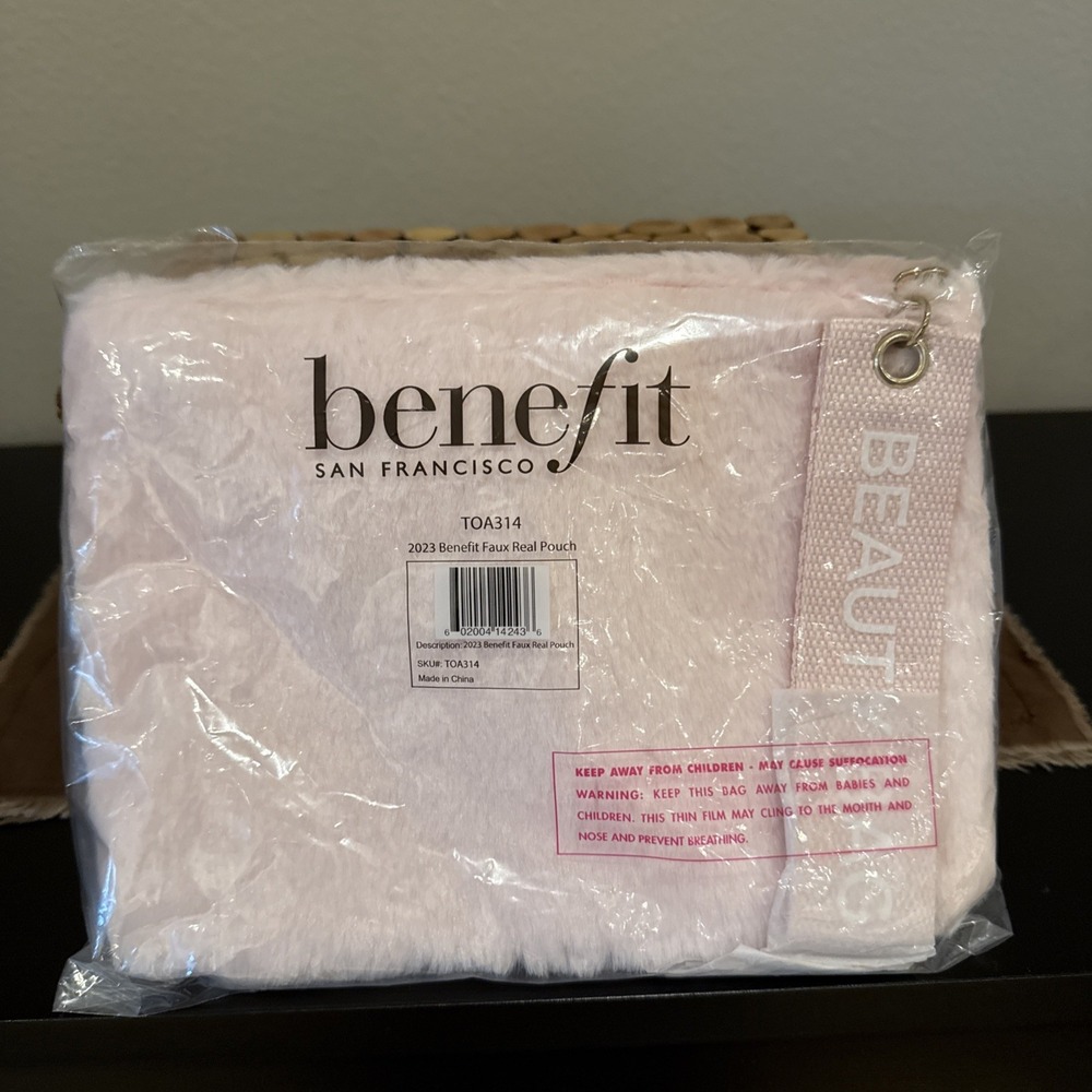 Benefit 2023 Faux Fur‎ Pink Cosmetics Bag - TOA314 New In Plastic